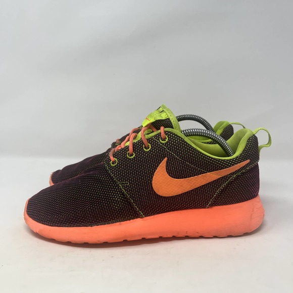 Nike Shoes - NIKE ROSHERUN
